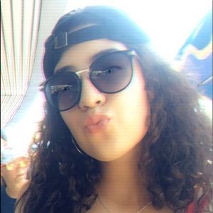 Meet your Posher, Alondra